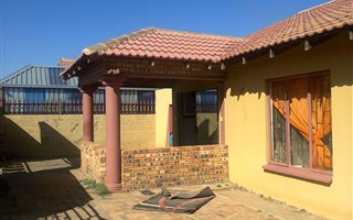 2 Bedroom House in Toekomsrus