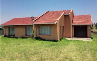 3 Bedroom House in Tasbet Park
