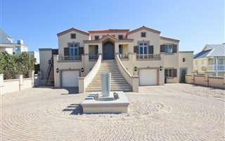 4 Bedroom House in Myoli Beach