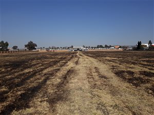 3.5 ha Land available in Hughes