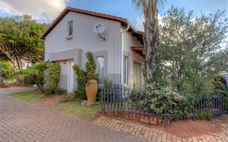4 Bedroom Townhouse in Weltevreden Park
