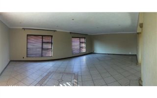5 Bedroom House in Sonneveld