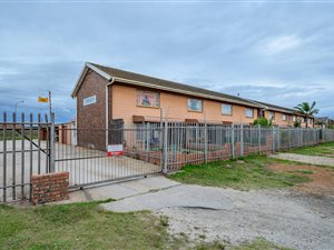 2 Bed Apartment in Swartkops