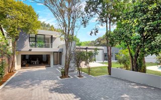 4 Bedroom House in Parktown North