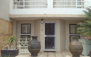 2 Bedroom Townhouse in Gordons Bay Central