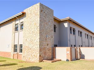 1 Bed House in Hazeldean (Silverlakes Surroundings)