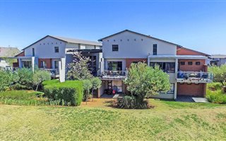 1 Bedroom Apartment in Jackal Creek Golf Estate