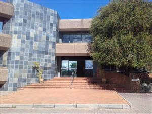 735 m² Commercial space in Bedfordview