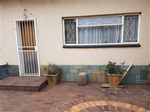 2 Bed Garden Cottage in Norkem Park