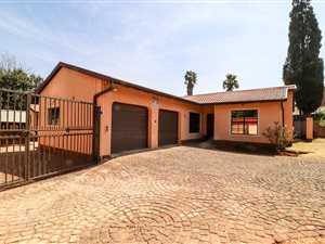 4 Bed House in Brackenhurst