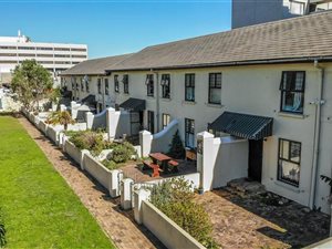 3 Bed Townhouse in Stellenbosch Central