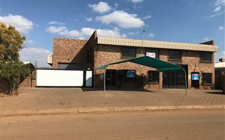 800 m² Industrial space in Rosslyn
