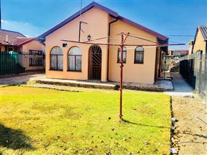 3 Bed House in Embalenhle