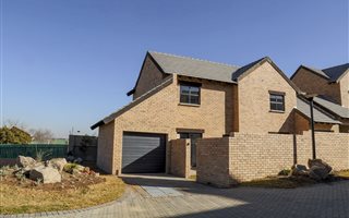 2 Bedroom House in Kyalami