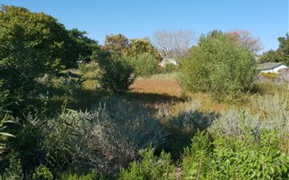 1301 m² Land available in The Island