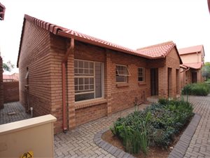 2 Bed Apartment in Silver Lakes