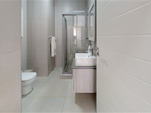 1 Bed Apartment in Carlswald Estate
