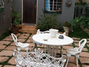 1 Bedroom Garden Cottage in Greymont