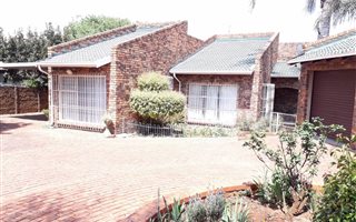 4 Bedroom House in Ridgeway