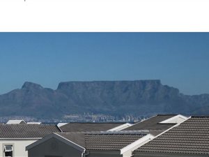 3 Bed Apartment in Bloubergstrand