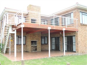 7 Bed House in Onrus