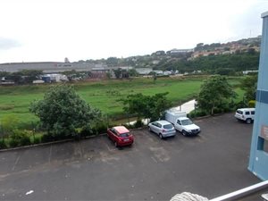 1000 m² Office Space in Riverhorse Valley