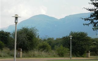 911 m² Land available in Leloko