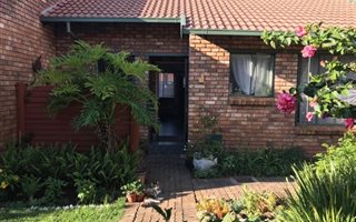 2 Bedroom Townhouse in Rooihuiskraal North