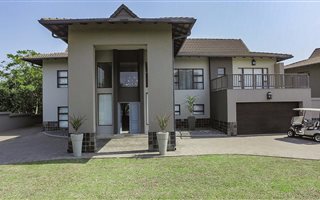 4 Bedroom House in Meerensee