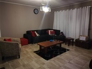 4 Bed House in Lodeyko