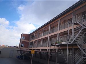 2 Bed Apartment in Alberton
