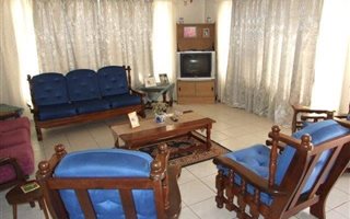 5 Bedroom House in Belmont Park