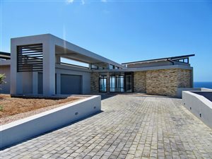 5 Bed House in Pinnacle Point Golf Estate