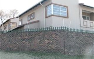2 Bedroom Townhouse in Wannenburghoogte