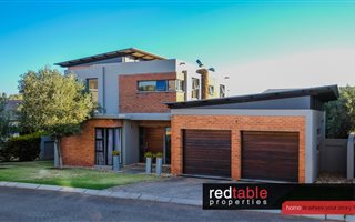 4 Bedroom House in Olympus