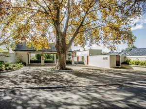 1222 m² Land available in Constantia Upper