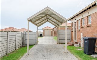 3 Bedroom House in Heuweloord