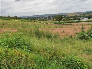 700 m² Land available in Eldoraigne
