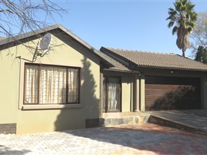 3 Bed House in Heuweloord