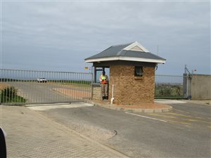 1300 m² Land available in Mossel Bay Central