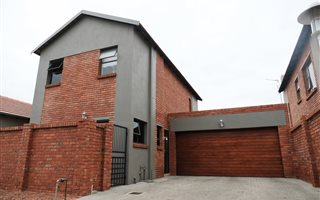 2 Bedroom Townhouse in Equestria