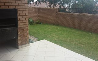 2 Bedroom House in Hazeldean (Silverlakes Surroundings)