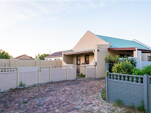 2 Bed House in Admirals Park