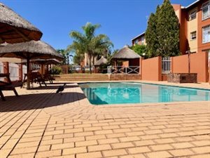 3 Bed Apartment in Weltevreden Park