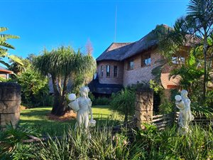5 Bed House in Colts Hill