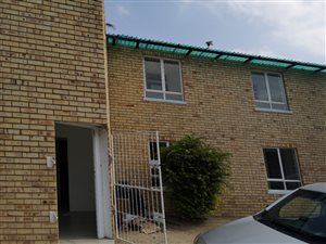 10 Bed House in Hippo Road