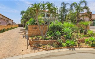 5 Bedroom House in Eagle Canyon Golf Estate