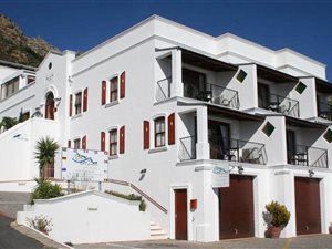 8 Bed House in Gordons Bay Central