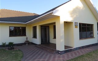 4 Bedroom House in De La Haye