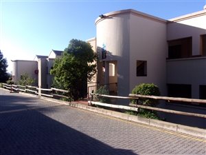 2 Bed Apartment in Constantia Kloof